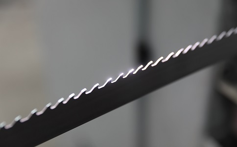 来宾双金属带锯条产生切削噪音的原因具体有哪些？